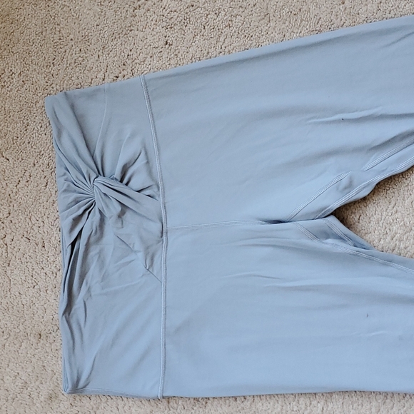 Lululemon Align High-Rise Crop Twist Waist Legging 23" Crop in Chambray - Picture 2 of 3